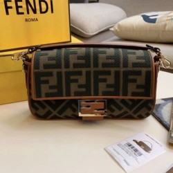 Replica Borsa 1:1 media Fendi Baguette verde denim Riproduzione Fedele Borsa Replica media Fendi Baguette verde denim imitazioni