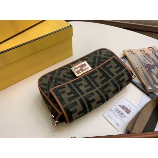 Replica Borsa 1:1 media Fendi Baguette verde denim Riproduzione Fedele Borsa Replica media Fendi Baguette verde denim imitazioni