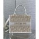Replica Bora Pari Dior Book Tote piccola color crema Riproduzione Fedele Bora Pari replica Dior Book Tote piccola color crema imitazioni