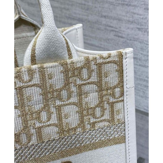Replica Bora Pari Dior Book Tote piccola color crema Riproduzione Fedele Bora Pari replica Dior Book Tote piccola color crema imitazioni