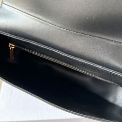 Replica Celine Perfetta Polly media Pelle di vitello morbida nera Riproduzione Fedele Celine Replica Perfetta Polly media Pelle di vitello morbida nera imitazioni
