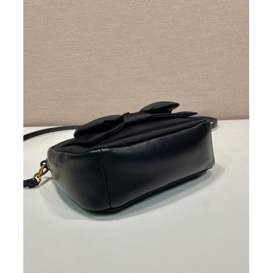 Riproduzione Fedele Mini-bag in nylon/nappa Prada Re-Nylon con fiocco 1BC241 Nero imitazioni