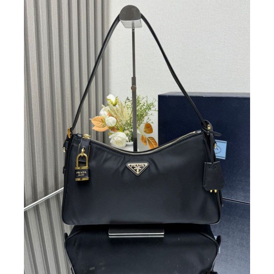 Replica Borsa a tracolla grande Prada Aimee Re-Nylon con lucchetto 1BC232 Nero Riproduzione Fedele Borsa a tracolla grande Prada Aimee Re-Nylon con lucchetto 1BC232 Nero imitazioni
