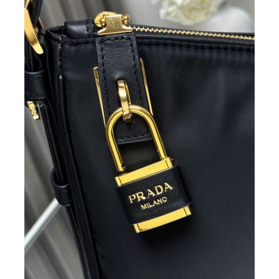 Replica Borsa a tracolla grande Prada Aimee Re-Nylon con lucchetto 1BC232 Nero Riproduzione Fedele Borsa a tracolla grande Prada Aimee Re-Nylon con lucchetto 1BC232 Nero imitazioni