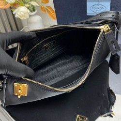 Replica Borsa a tracolla grande Prada Aimee Re-Nylon con lucchetto 1BC232 Nero Riproduzione Fedele Borsa a tracolla grande Prada Aimee Re-Nylon con lucchetto 1BC232 Nero imitazioni