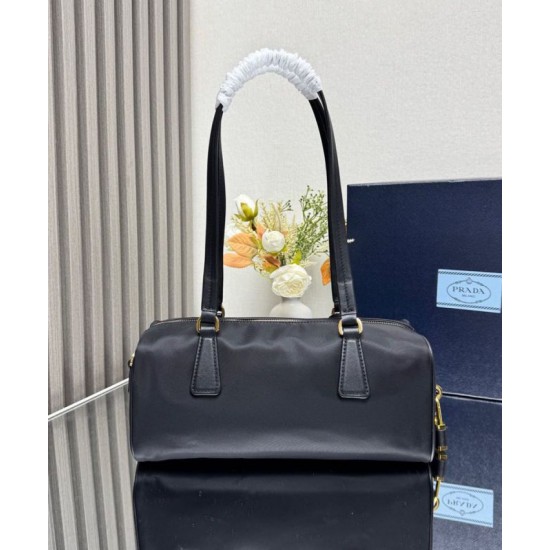 Replica fedele Imitazioni borse griffate media Prada Re-Nylon con manico superiore e lucchetto 1BB127 Nero Riproduzione Fedele fedele Imitazioni borse griffate media Prada Re-Nylon con manico superiore e lucchetto 1BB127 Nero imitazioni