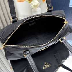 Replica fedele Imitazioni borse griffate media Prada Re-Nylon con manico superiore e lucchetto 1BB127 Nero Riproduzione Fedele fedele Imitazioni borse griffate media Prada Re-Nylon con manico superiore e lucchetto 1BB127 Nero imitazioni