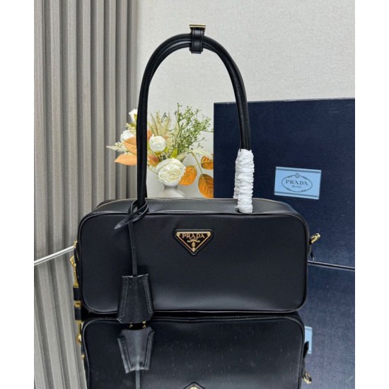 Replica Borsa piccola Prada Re-Nylon con manico superiore e lucchetto 1BB133 Nero Riproduzione Fedele Borsa piccola Prada Re-Nylon con manico superiore e lucchetto 1BB133 Nero imitazioni