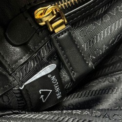 Replica Borsa piccola Prada Re-Nylon con manico superiore e lucchetto 1BB133 Nero Riproduzione Fedele Borsa piccola Prada Re-Nylon con manico superiore e lucchetto 1BB133 Nero imitazioni
