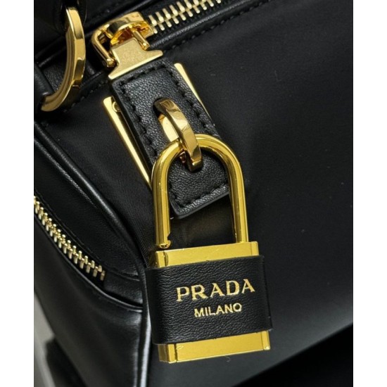 Riproduzione Fedele Imitazione Borse Replica a tracolla media Prada in Re-Nylon Con lucchetto 1BC233 Nero imitazioni