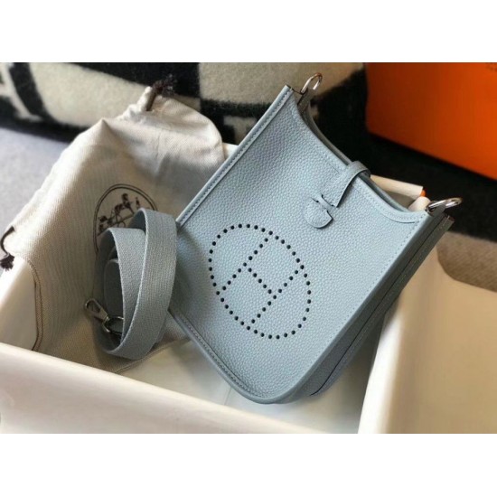 Replica Hermes Evelyne III TPM Mini Bag Blu Clemence Riproduzione Fedele Hermes Evelyne III TPM Mini Bag Blu Clemence imitazioni
