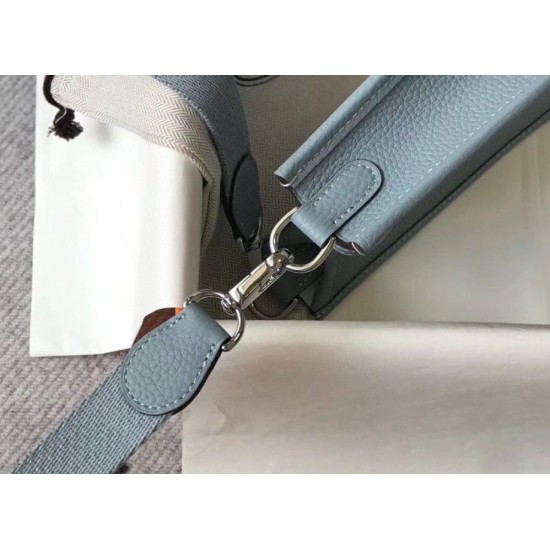 Replica Hermes Evelyne III TPM Mini Bag Blu Clemence Riproduzione Fedele Hermes Evelyne III TPM Mini Bag Blu Clemence imitazioni