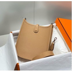 Hermes Evelyne III TPM Mini Bag Marrone Clemence Hermes Evelyne III TPM Mini Bag Marrone Clemence