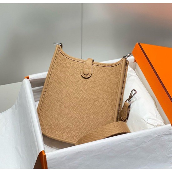 Replica Hermes Evelyne III TPM Mini Bag Marrone Clemence Riproduzione Fedele Hermes Evelyne III TPM Mini Bag Marrone Clemence imitazioni