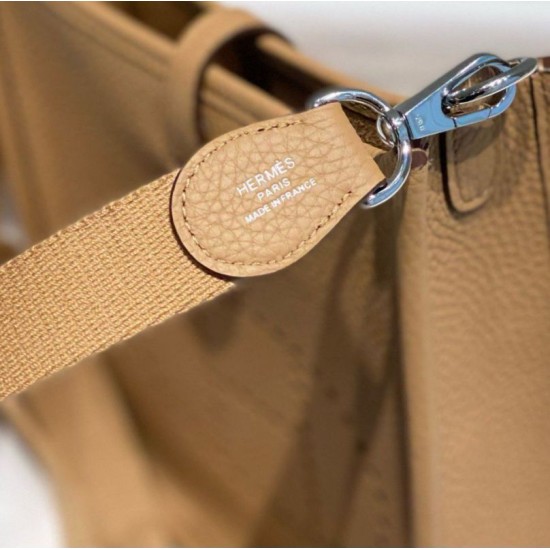 Replica Hermes Evelyne III TPM Mini Bag Marrone Clemence Riproduzione Fedele Hermes Evelyne III TPM Mini Bag Marrone Clemence imitazioni