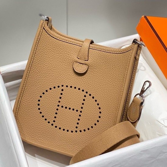 Replica Hermes Evelyne III TPM Mini Bag Marrone Clemence Riproduzione Fedele Hermes Evelyne III TPM Mini Bag Marrone Clemence imitazioni