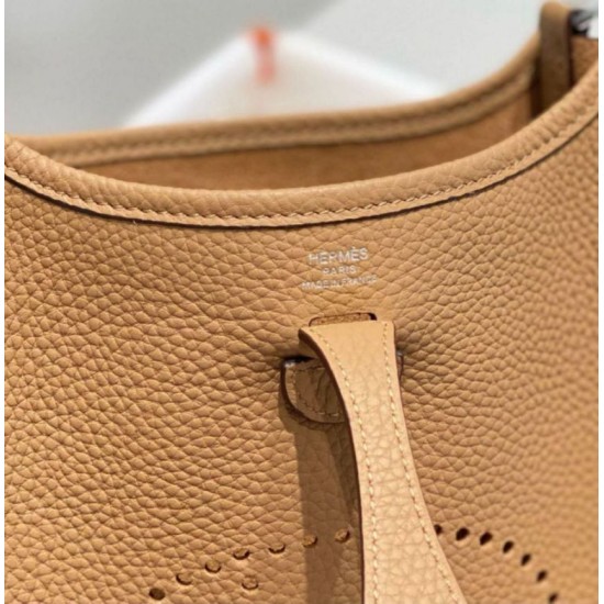 Replica Hermes Evelyne III TPM Mini Bag Marrone Clemence Riproduzione Fedele Hermes Evelyne III TPM Mini Bag Marrone Clemence imitazioni