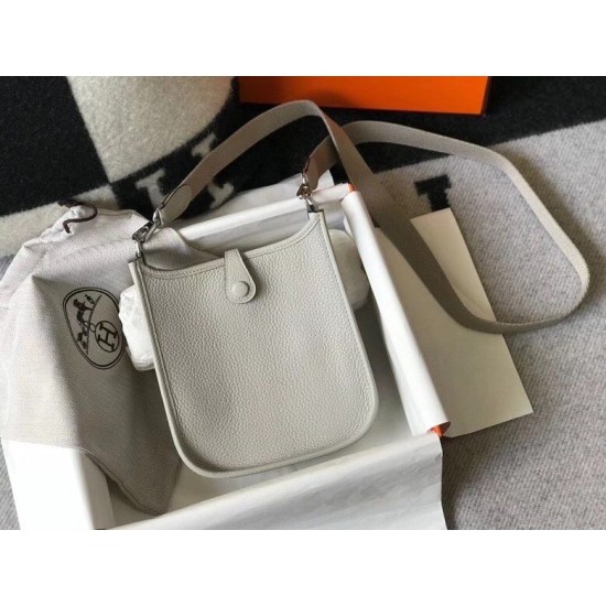 Replica Hermes Evelyne III TPM Mini Bag Grigio Clemence Riproduzione Fedele Hermes Evelyne III TPM Mini Bag Grigio Clemence imitazioni