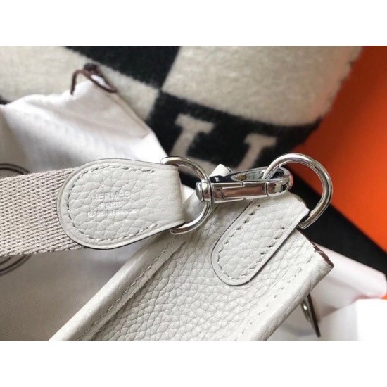 Replica Hermes Evelyne III TPM Mini Bag Grigio Clemence Riproduzione Fedele Hermes Evelyne III TPM Mini Bag Grigio Clemence imitazioni