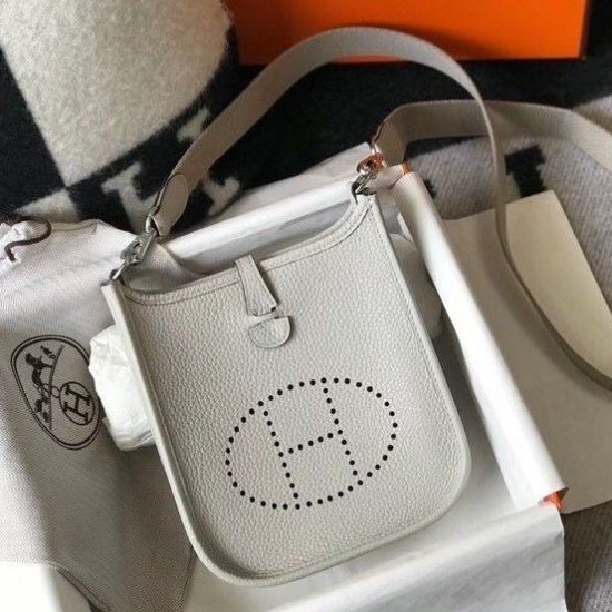 Replica Hermes Evelyne III TPM Mini Bag Grigio Clemence Riproduzione Fedele Hermes Evelyne III TPM Mini Bag Grigio Clemence imitazioni