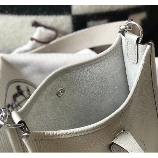 Replica Hermes Evelyne III TPM Mini Bag Grigio Clemence Riproduzione Fedele Hermes Evelyne III TPM Mini Bag Grigio Clemence imitazioni