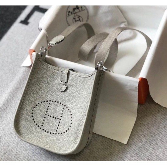 Replica Hermes Evelyne III TPM Mini Bag Grigio Clemence Riproduzione Fedele Hermes Evelyne III TPM Mini Bag Grigio Clemence imitazioni