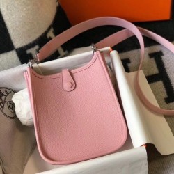 Replica Hermes Evelyne III TPM Mini Bag Rosa Clemence Riproduzione Fedele Hermes Evelyne III TPM Mini Bag Rosa Clemence imitazioni