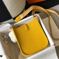 Replica Hermes Evelyne III TPM Mini Bag Arancione Clemence Riproduzione Fedele Hermes Evelyne III TPM Mini Bag Arancione Clemence imitazioni