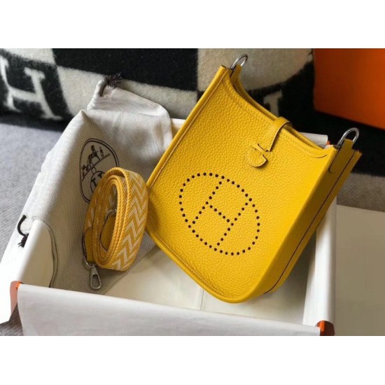 Replica Hermes Evelyne III TPM Mini Bag Arancione Clemence Riproduzione Fedele Hermes Evelyne III TPM Mini Bag Arancione Clemence imitazioni