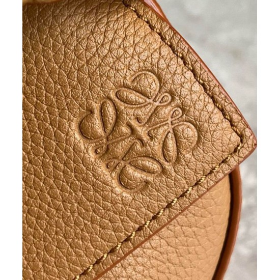 Replica Loewe Puzzle Mini Bag Pelle di vitello granulata toffee Riproduzione Fedele Loewe Puzzle Mini Bag Pelle di vitello granulata toffee imitazioni