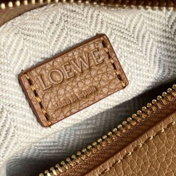 Replica Loewe Puzzle Mini Bag Pelle di vitello granulata toffee Riproduzione Fedele Loewe Puzzle Mini Bag Pelle di vitello granulata toffee imitazioni