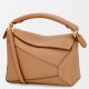 Replica Loewe Puzzle Mini Bag Pelle di vitello granulata toffee Riproduzione Fedele Loewe Puzzle Mini Bag Pelle di vitello granulata toffee imitazioni