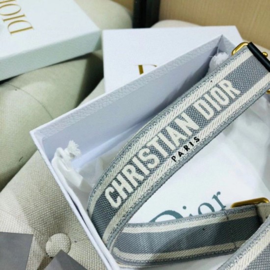 Replica falso Dior Tracolla Regolabile con Ricamo Grigio Riproduzione Fedele falso Dior Tracolla Regolabile con Ricamo Grigio imitazioni