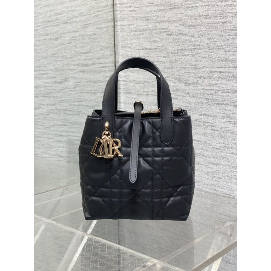 Replica Borsa tote verticale Dior piccola/media Dior Toujours nera Riproduzione Fedele Borsa tote verticale Dior piccola/media Dior Toujours nera imitazioni
