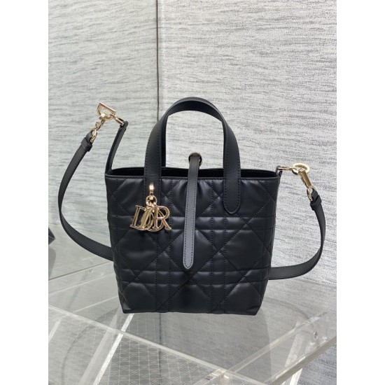 Replica Borsa tote verticale Dior piccola/media Dior Toujours nera Riproduzione Fedele Borsa tote verticale Dior piccola/media Dior Toujours nera imitazioni