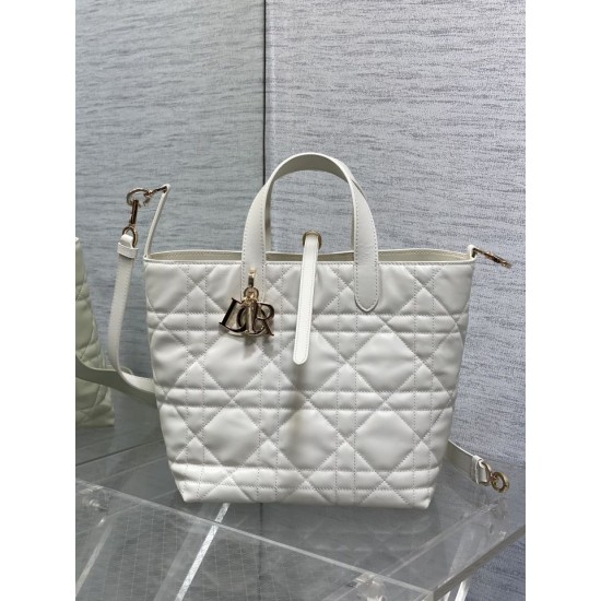 Replica Imitazione Borsa tote verticale Dior piccola/media Dior Toujours bianca Riproduzione Fedele Imitazione Borsa tote verticale Dior piccola/media Dior Toujours bianca imitazioni