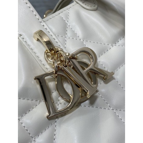 Replica Imitazione Borsa tote verticale Dior piccola/media Dior Toujours bianca Riproduzione Fedele Imitazione Borsa tote verticale Dior piccola/media Dior Toujours bianca imitazioni