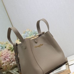 Replica Borsa a secchiello Dior Signature piccola/media grigia Riproduzione Fedele Replica Borsa a secchiello Dior Signature piccola/media grigia imitazioni