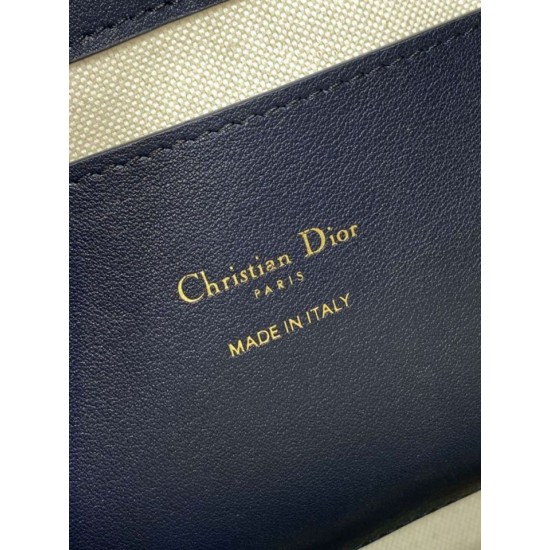 Replica Borse a secchiello Dior Signature piccola/media Dior Oblique Jacquard blu Riproduzione Fedele Borse Replica a secchiello Dior Signature piccola/media Dior Oblique Jacquard blu imitazioni