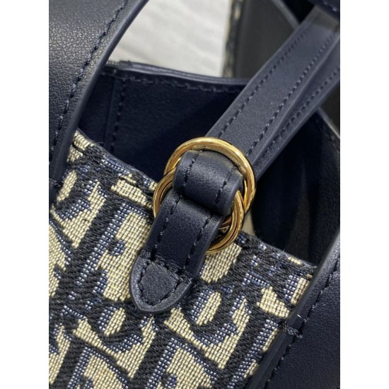 Replica Borse a secchiello Dior Signature piccola/media Dior Oblique Jacquard blu Riproduzione Fedele Borse Replica a secchiello Dior Signature piccola/media Dior Oblique Jacquard blu imitazioni