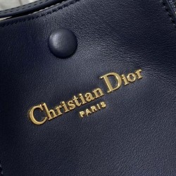 Replica Borse a secchiello Dior Signature piccola/media Dior Oblique Jacquard blu Riproduzione Fedele Borse Replica a secchiello Dior Signature piccola/media Dior Oblique Jacquard blu imitazioni