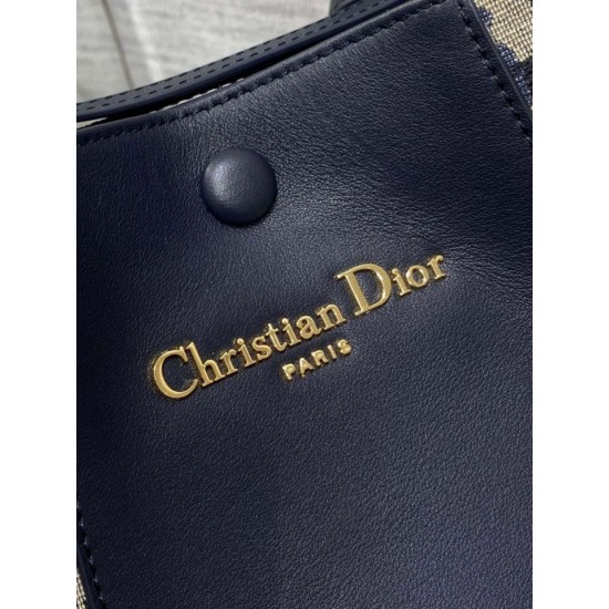Replica Borse a secchiello Dior Signature piccola/media Dior Oblique Jacquard blu Riproduzione Fedele Borse Replica a secchiello Dior Signature piccola/media Dior Oblique Jacquard blu imitazioni
