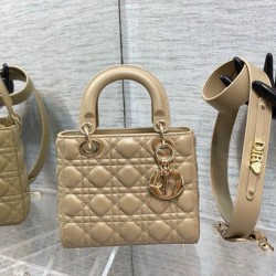 Replica Borsa Dior Lady Dior My ABCDior Piccola Sabbia Replica Perfetta Dior Lady Dior My ABCDior Piccola Sabbia imitazioni