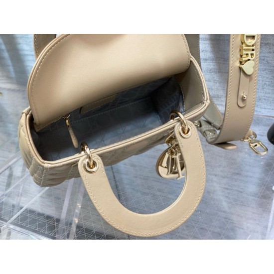 Replica Borsa Dior Lady Dior My ABCDior Piccola Sabbia Replica Perfetta Dior Lady Dior My ABCDior Piccola Sabbia imitazioni
