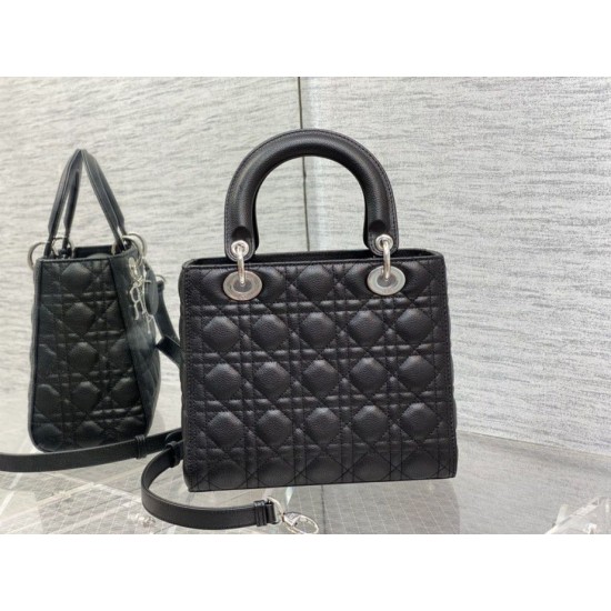 Replica Borsa Dior Lady Dior Media in Pelle di Vitello Granata Nera Imitazioni Riproduzione Fedele replica Dior Lady Dior Media in Pelle di Vitello Granata Nera Imitazioni imitazioni