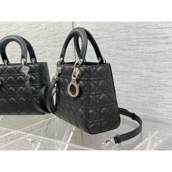 Replica Borsa Dior Lady Dior Media in Pelle di Vitello Granata Nera Imitazioni Riproduzione Fedele replica Dior Lady Dior Media in Pelle di Vitello Granata Nera Imitazioni imitazioni