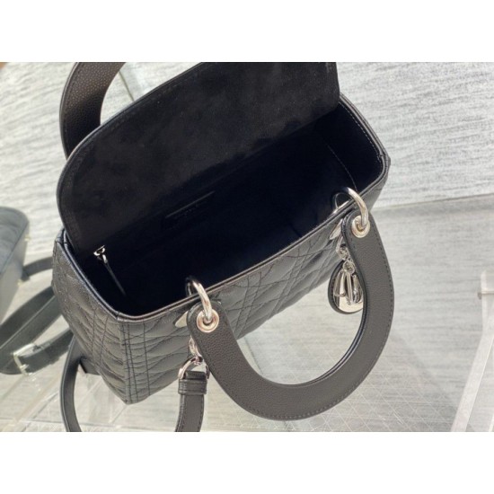 Replica Borsa Dior Lady Dior Media in Pelle di Vitello Granata Nera Imitazioni Riproduzione Fedele replica Dior Lady Dior Media in Pelle di Vitello Granata Nera Imitazioni imitazioni
