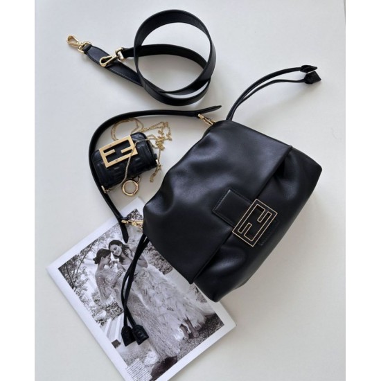 Replica Borsa Fendi Mamma Baguette Media/Grande Nappa Nera Imitazione Riproduzione Fedele Borsa Fendi Mamma Baguette Media/Grande Replica Nappa Nera Imitazione imitazioni