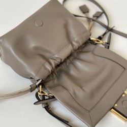 Replica Borsa Fendi Mamma Baguette Piccola Grigia Riproduzione Fedele Replica Borsa Fendi Mamma Baguette Piccola Grigia imitazioni