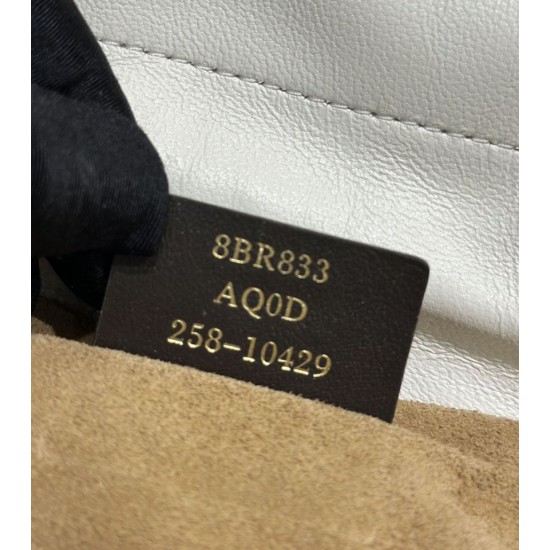 Replica Borsa Fendi Mamma Baguette Piccola Grigia Riproduzione Fedele Replica Borsa Fendi Mamma Baguette Piccola Grigia imitazioni